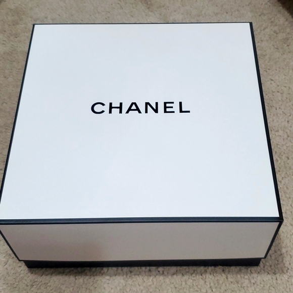 CHANEL Makeup Chanel Beauty Box Smallmedium Poshmark